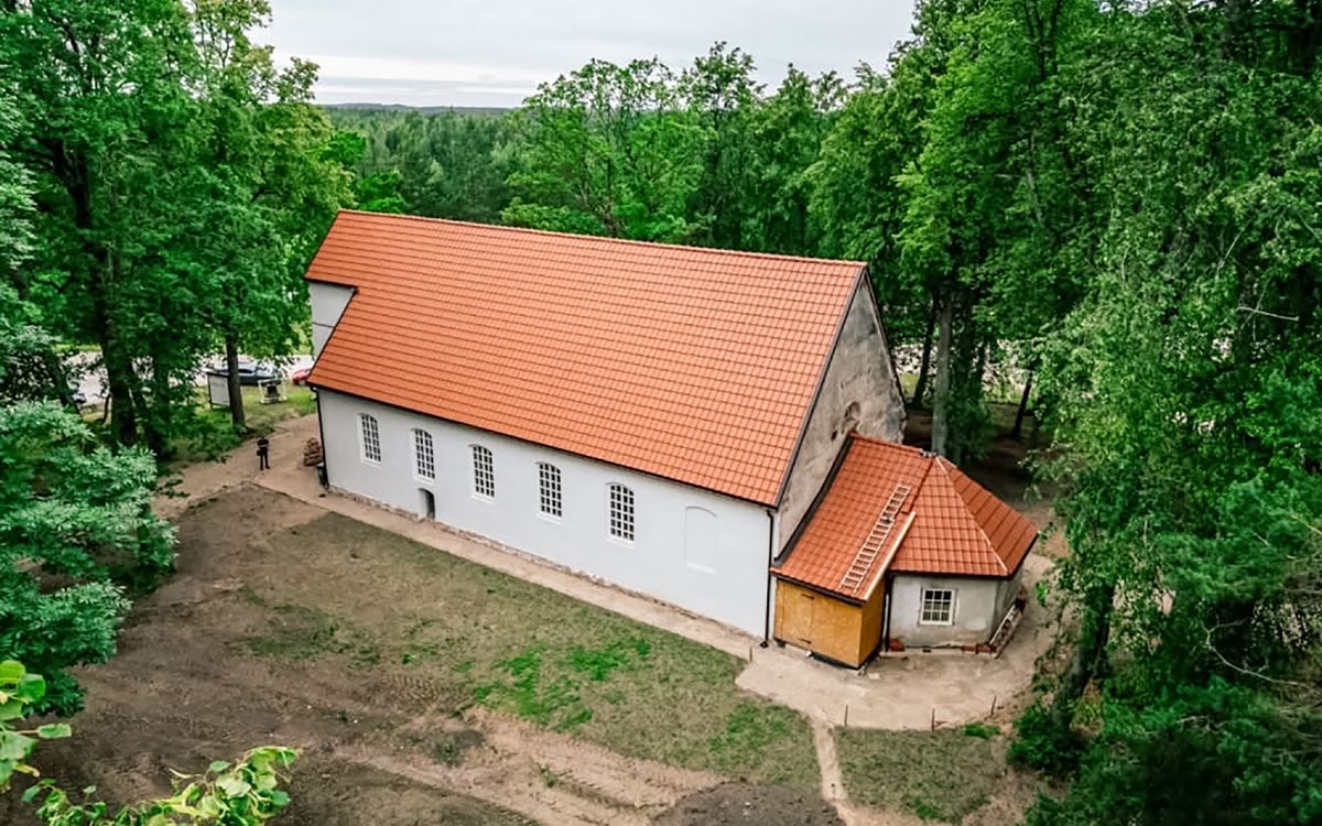 Dobeles novada Īlē atklāj Kultūras sauļotavas otro sezonu: ‘Amēlijas’ maģija un mūzika brīvdabā