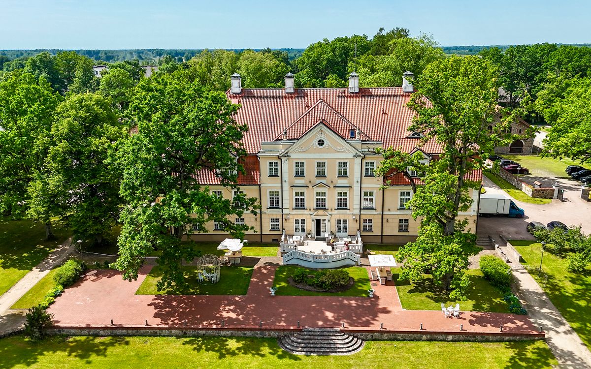 Mālpils: No muižas šarma līdz atspirdzinošām peldēm un dabas baudai
