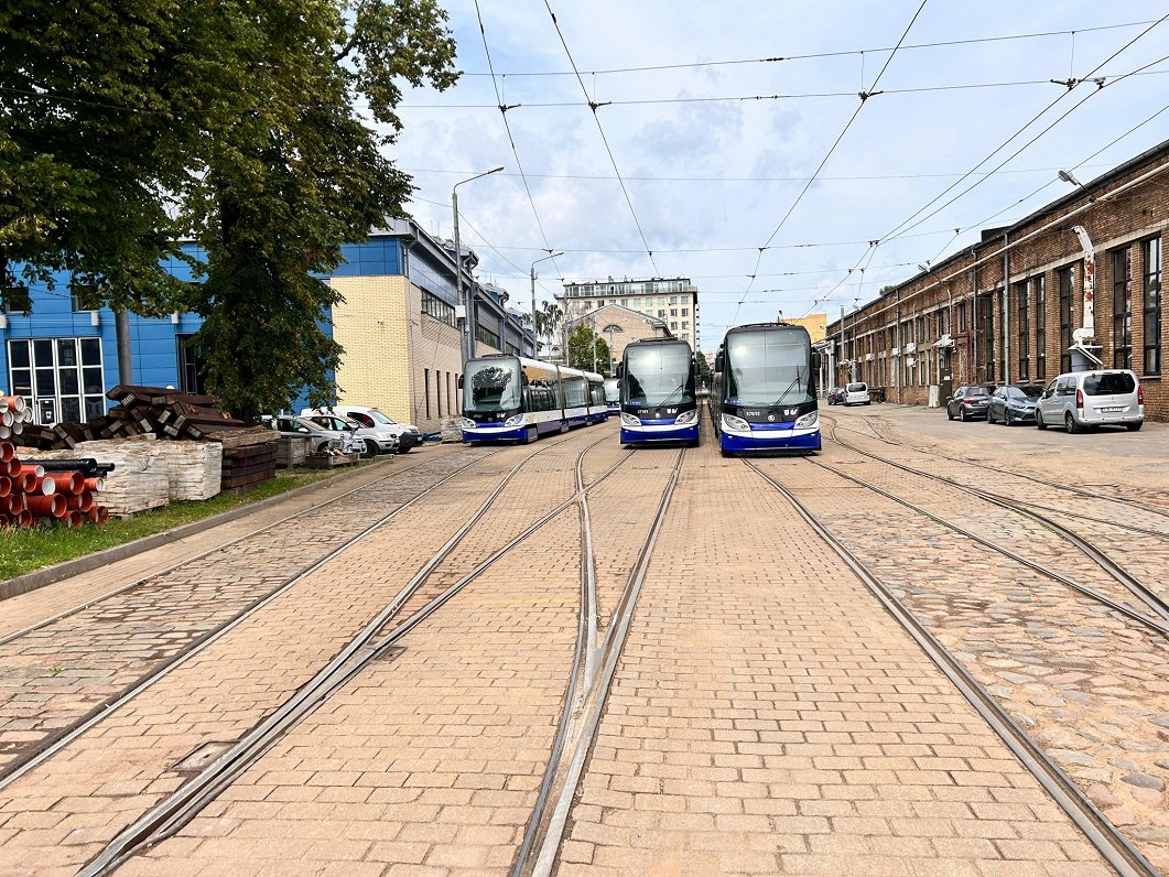 Rīgas tramvaja ceļojums mākslā: Rohīra Ārenta unikālā izstāde “Line 1. Līnija” RIXC galerijā