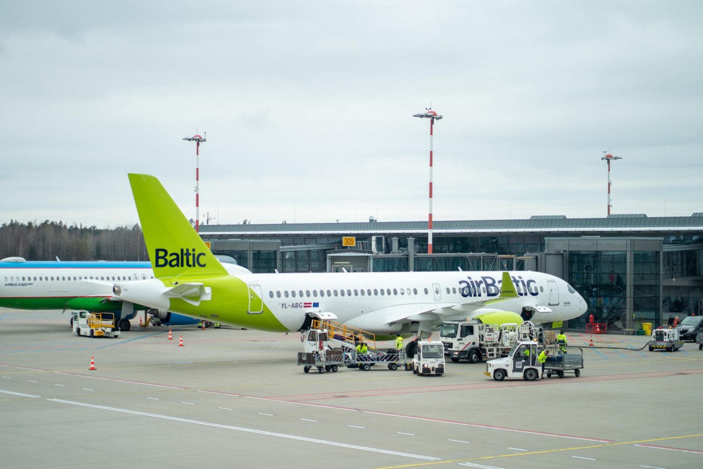 airBaltic tuvākajos mēnešos turpinās lidojumus, neskatoties uz izaicinājumiem