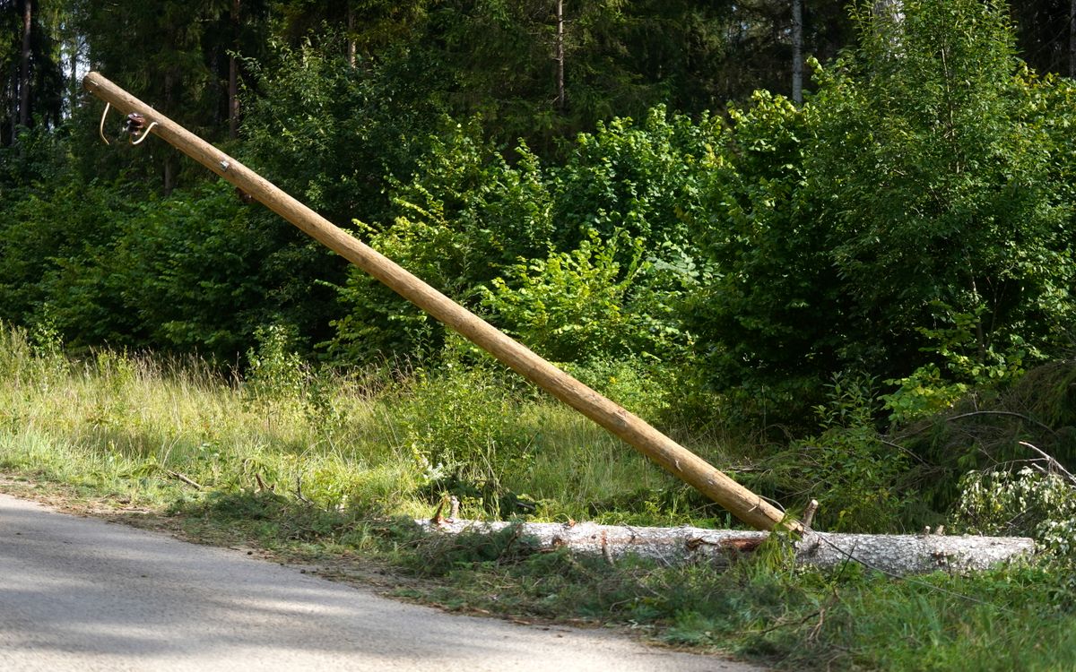 Bez elektroapgādes vēl 1700 Sadales tīkla klientu