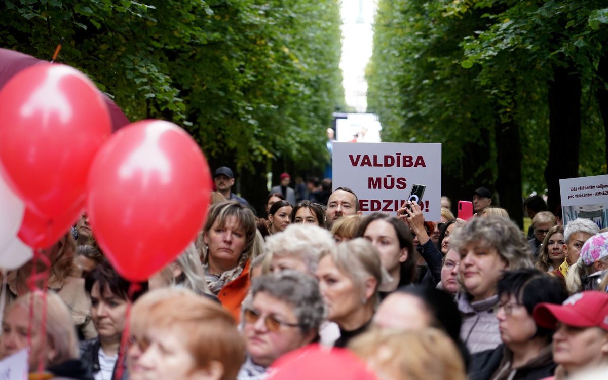 Mediķi piketā pieprasa veselības ministra Abu Meri demisiju