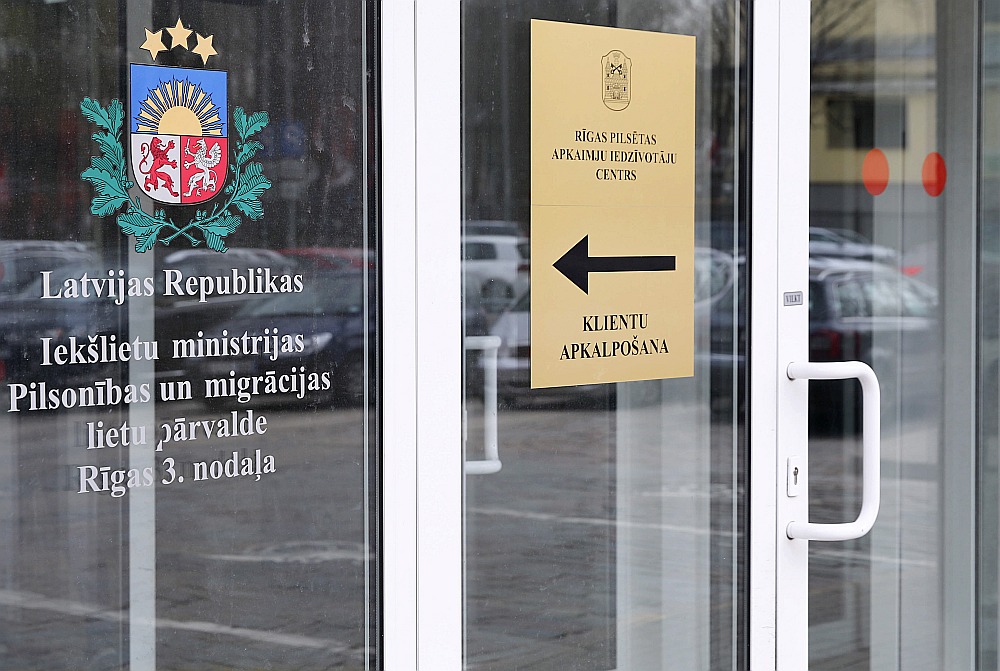 Mēnesi pirms vēlēšanām valdībai nav, kur krist