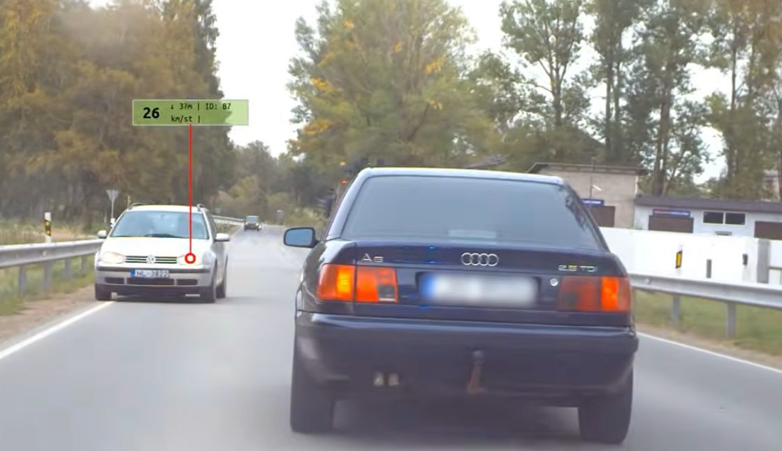 Trīspadsmitgadnieks bēg no policijas, sasniedzot 187 km/h