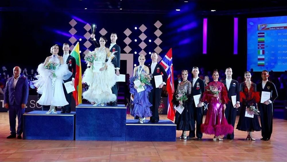 Šurins un Meškova iegūst Latvijas pirmo zeltu profesionāļu divīzijā Standartdejās